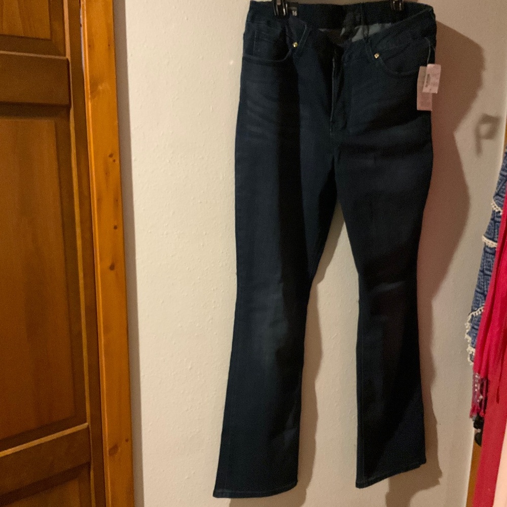 Women’s DG2 Diane Gilman Forever Lux StretchDenim Slim Bootcut Jeans Size 16 NWT